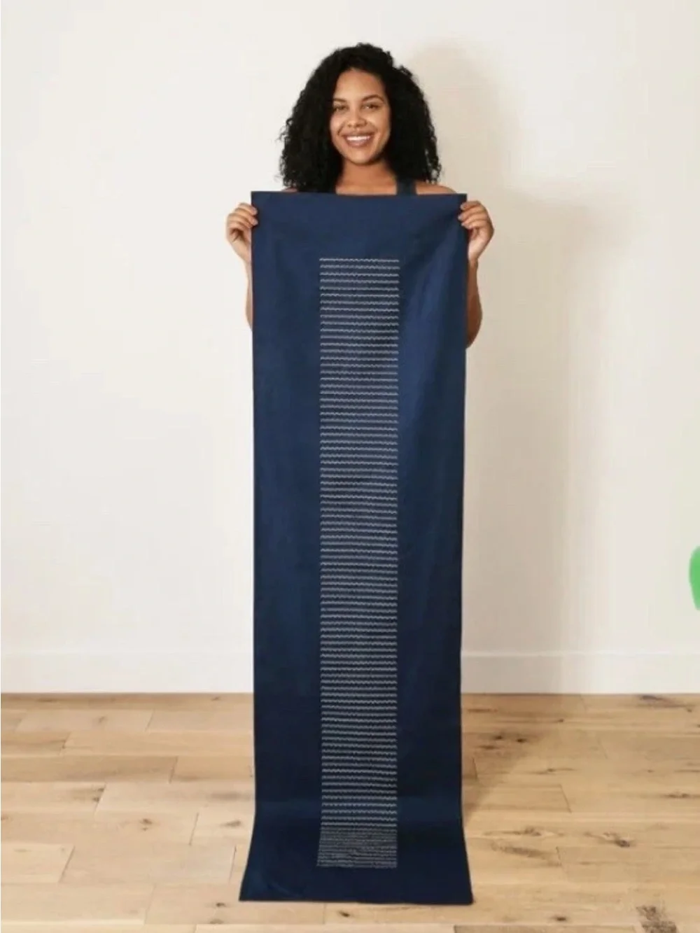 TERRITORY Navy Table Runner Cotton Wavy White & Beige Design NEW retail $45